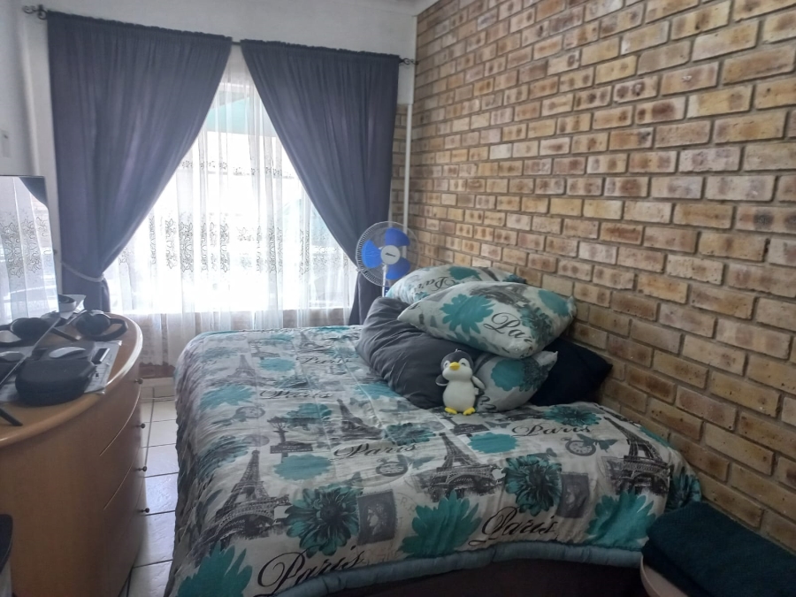 4 Bedroom Property for Sale in Safari Gardens North West